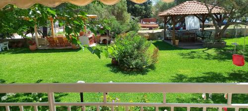 Gallery image of House Maria Manolaki, 1st Floor Studios in Vourvourou