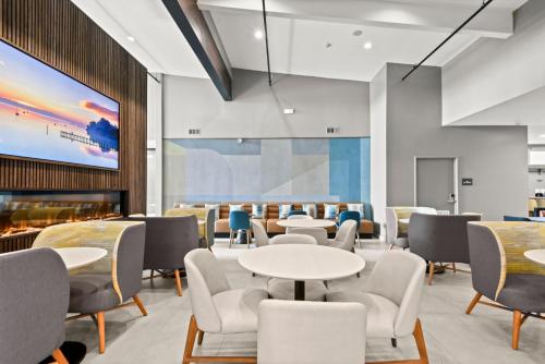 Posezení v ubytování Holiday Inn Gonzales by IHG