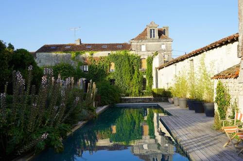 Logis de la Clé des Champs Immense Piscine Calme verdoyant