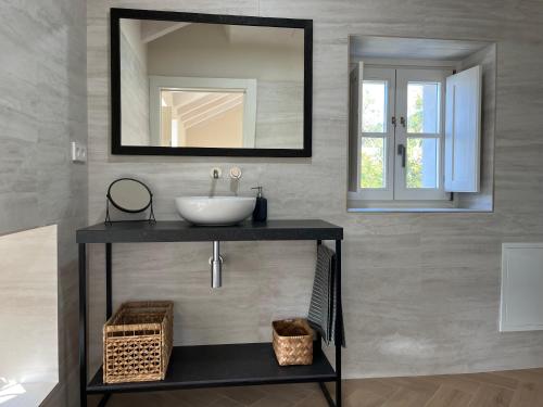 a bathroom with a sink and a mirror at Espectacular casa en Salinas by BeBalmy in Salinas