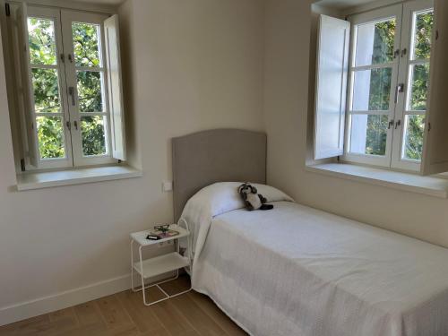 a bedroom with two beds and two windows at Espectacular casa en Salinas by BeBalmy in Salinas