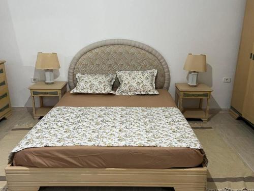Postel nebo postele na pokoji v ubytování Dar Lilia Monastir