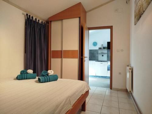 Postel nebo postele na pokoji v ubytování Sweet Apartment With Private Pool Lori Ankaran
