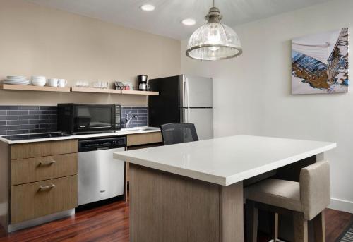 Hyatt House San Diego Sorrento Mesa Image