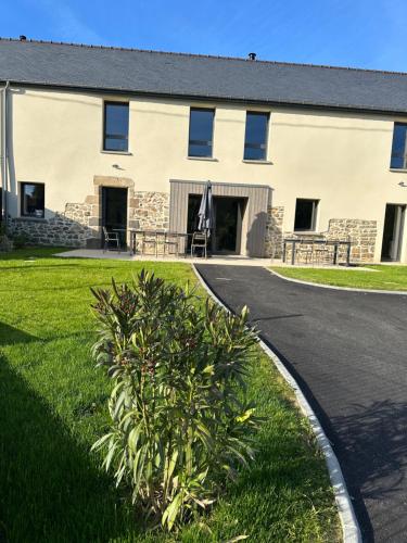 Entre St Malo et Rennes, grande maison 12 couchages Chez Yvonne