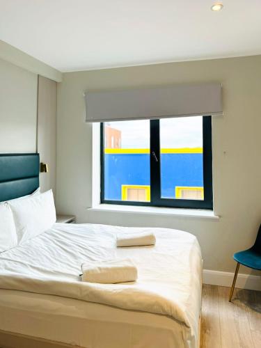 a bedroom with a bed with two towels on it at Victoria Studios in London