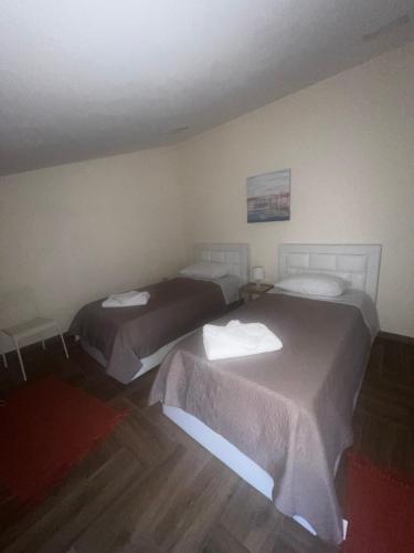 a room with two beds in a room at Retreat in the centre of Korce in Korçë