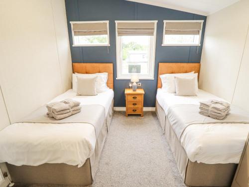 Ένα ή περισσότερα κρεβάτια σε δωμάτιο στο Sunset Lodge