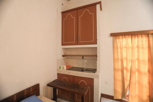 Η κουζίνα ή μικρή κουζίνα στο Mango Tree Retreat