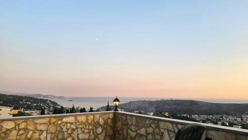 a lamp on a wall with a view of the ocean at Apartmani Sabotic in Sutomore