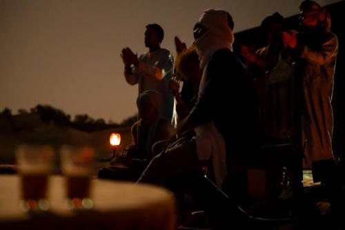 Επισκέπτες που μένουν στο Sahara Sunset Camp M'hamid