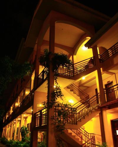 a lit up building with stairs and plants in it at Apart Hotel La Cordillera in San Pedro Sula