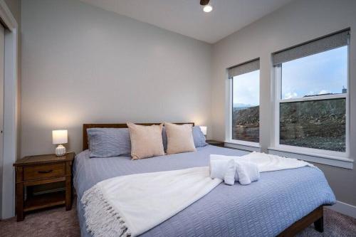 Postel nebo postele na pokoji v ubytování Powder Mountain Chalet