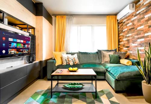 Compact Studio for Digital Nomads, Fast WiFi, AC