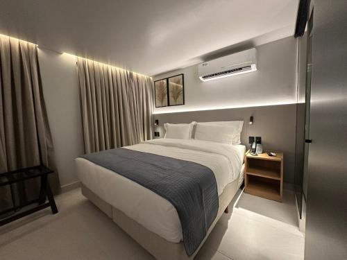 a bedroom with a large bed and a window at Icon Hotel by Welkom in João Pessoa