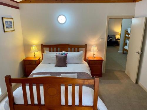 Ένα ή περισσότερα κρεβάτια σε δωμάτιο στο Settlers Chalet
