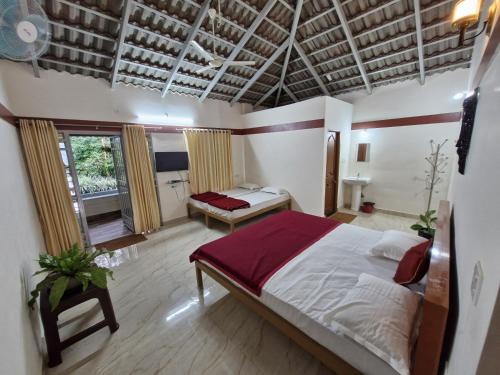 Un pat sau paturi într-o cameră la Kattegadde Homestay - Swimming Pool and Rooms with Private Balcony By Dazzle Destinations