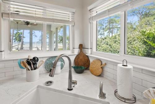 Foto sihtkohas Mary Esther asuva majutusasutuse Gorgeous! Petey's Place! Waterfront! Private Pool! Free Activities Included! galeriist