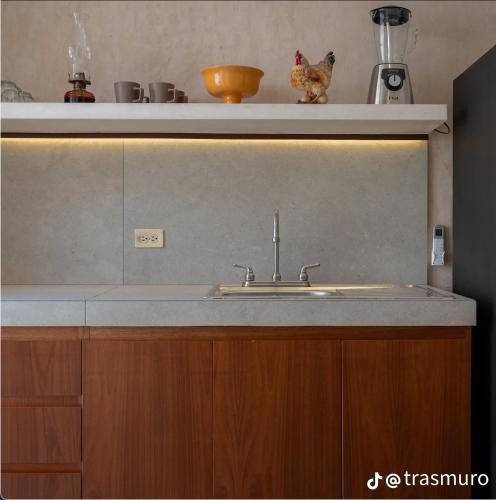 a kitchen with a sink and a counter top at Itinerante/Casa del Mago. Mérida in Mérida