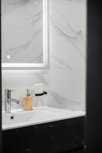 a bathroom with a sink and a mirror and a sink at Museum And Nile View Hotel in Cairo