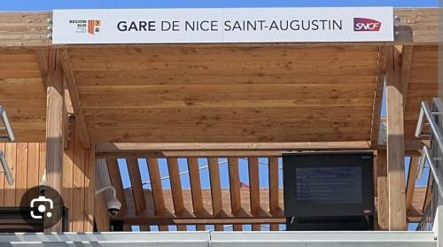 a sign on top of a building with a laptop at Grand Appartement, 2 ou 3 ou 4 pieces, tramway sur place, proche gare sncf St Augustin 5 min, aéroport à 7 min, plage ou Allianz riviera 10 min, palais nikaia 2 min , supermarché sur place, parking possible si disponible ou payant à 1000 metre in Nice