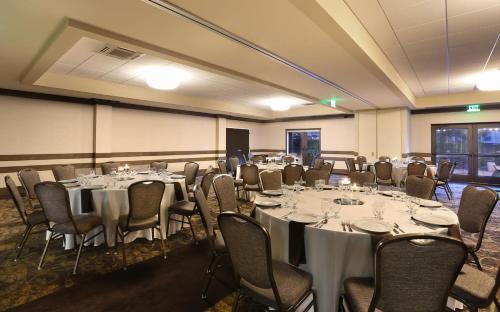 a conference room with tables and chairs and a podium at Holiday Inn Nashville - Vanderbilt - Dwtn by IHG in Nashville