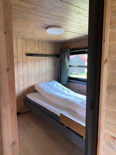 a bed in the inside of a tiny house at Høvringen Fjellstue in Høvringen