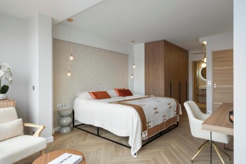 Luxury Romantic Cannes 45 Croisette Two Bedrooms