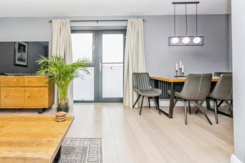 a living room with a dining room table and chairs at Modern Hut in Belfast in Belfast
