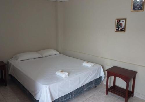 Giường trong phòng chung tại Residencia Familiar Galeon