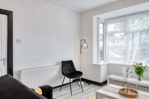 Contractors & Relocation haven, 3BD House, Secure off-site parking & office space photo 23