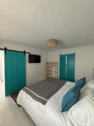 a bedroom with green cabinets and a large bed at Casa Sítio do Vale, Alandroal in Alandroal