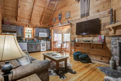 Secluded Sevierville Cabin w/ Hot Tub! photo 11