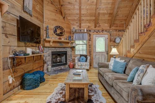 Secluded Sevierville Cabin w/ Hot Tub! photo 6