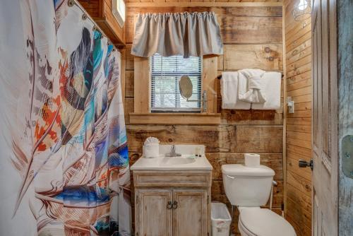 Secluded Sevierville Cabin w/ Hot Tub! photo 14