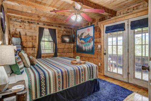 Secluded Sevierville Cabin w/ Hot Tub! photo 3