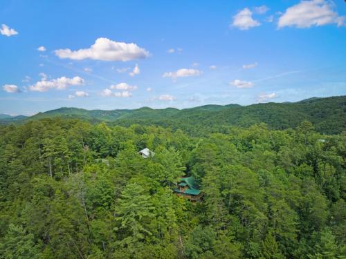 Secluded Sevierville Cabin w/ Hot Tub! photo 33