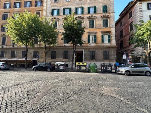ローマにあるVaticano Roma Guesthouseのレンガ造りの通り