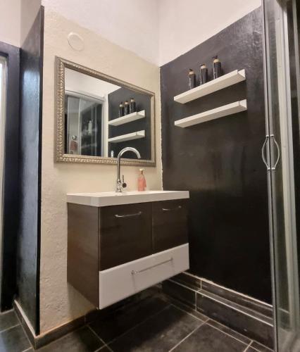 Ένα μπάνιο στο Nr 4 Kleines Ferien Zimmer im Zentrum Lesertraum für pure Einsamkeit