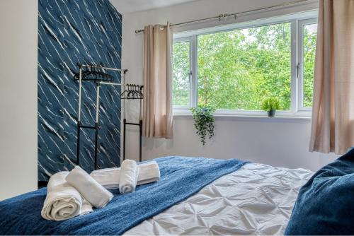 Contractors & Relocation haven, 3BD House, Secure off-site parking & office space photo 3