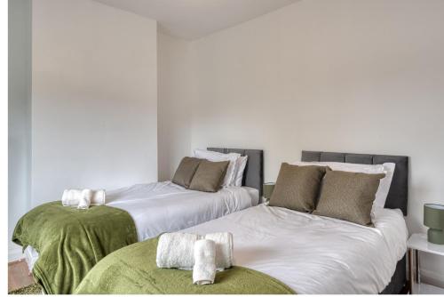 Contractors & Relocation haven, 3BD House, Secure off-site parking & office space photo 12