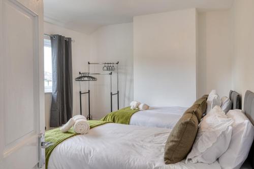 Contractors & Relocation haven, 3BD House, Secure off-site parking & office space photo 21