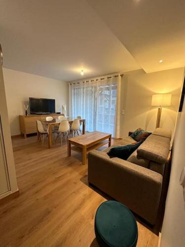 a living room with a couch and a table at Appartement Résidence Les Lauzes in Vielle-Aure