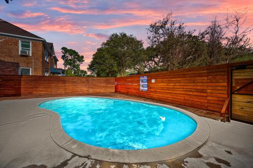 a swimming pool in a backyard with a wooden fence at Modern & Spacious 3BR Retreat on Prime Location in Houston