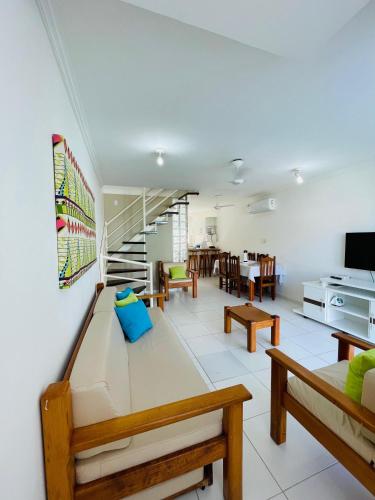 TV a/nebo společenská místnost v ubytování Apartamento 10 - Praia Taperapuã- BA- Próximo ao Axé Moi -até 8 pessoas