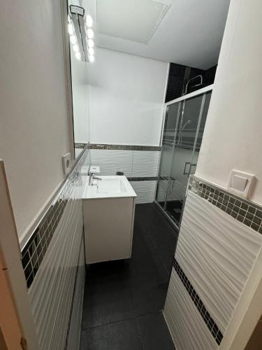 Phòng tắm tại Aparsol Apartments