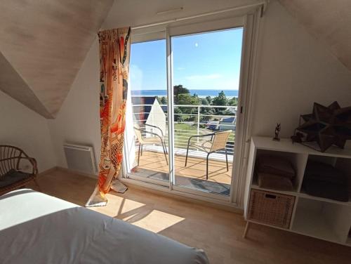 Φωτογραφία από το άλμπουμ του D'une Pointe à l'Autre, Maison avec vue sur mer, à 400 metres de la Plage de Pentrez σε Saint-Nic