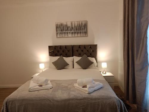 a bedroom with a bed with two towels on it at Prestige in Cambridge