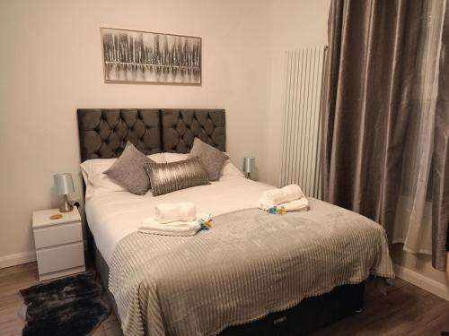 a bedroom with a bed with two towels on it at Prestige in Cambridge