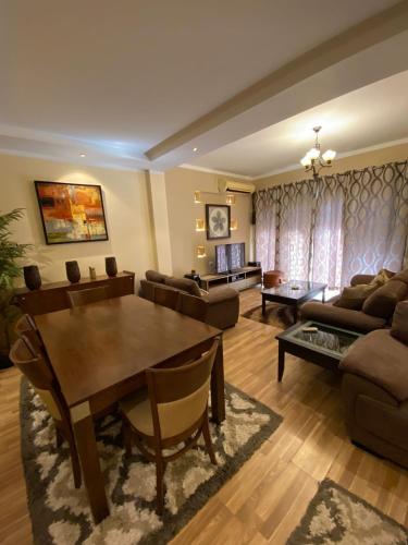Posezení v ubytování Furnished apartment for rent in sheikh zayed